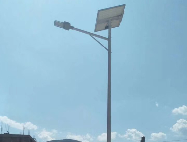 使用重庆太阳能路灯需要定期维护